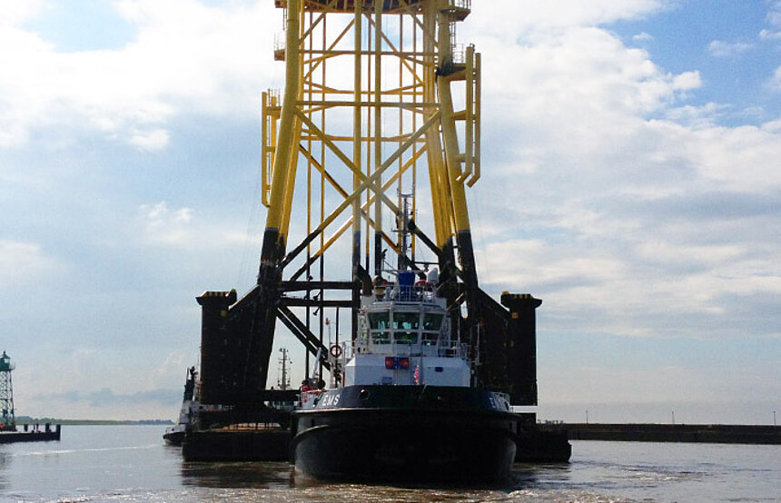 Pontoon tow of a big Jackett o the field „Borkum-West“.